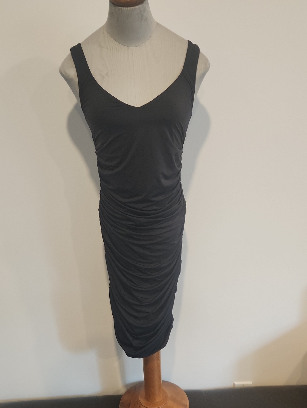 ARITZIA TEN BY BABATON  Black Ruched V-Neck Dress‎